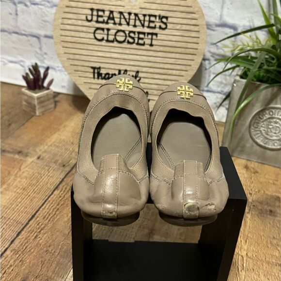 Tory Burch Caroline Ballet Flats khaki Leather Gold Logo Hardware Size 6M - Picture 4 of 8